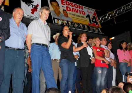 Edson de David e Eugenio Freire reúnem mais de 3.000 pessoas em comício de encerramento de campanha
