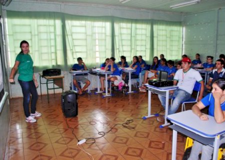 Secretaria de Saúde orienta estudantes sobre ações de prevenção a dengue