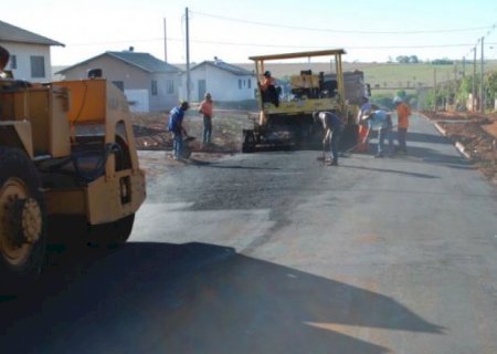 Obras de asfalto no maior empreendimento habitacional seguem em ritmo acelerado