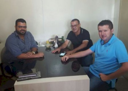 Ricardo Enfermeiro e Carlinhos Marques se reuniram com Secretário de Assistência Social