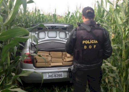 Ao ver barreira do DOF, traficante abandona carro com 643 kg de maconha