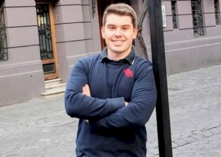 Autor transforma documentos históricos em 1º livro didático sobre Aral Moreira