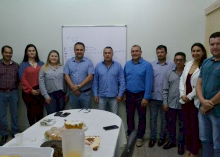 Nova secretária Municipal de saúde é apresentada durante reunião com vereadores