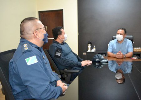 Prefeito Alexandrino Garcia recebe visita do Capitão da PM