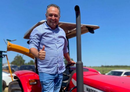 Alexandrino Garcia conquista máquinas e implementos agrícolas para a agricultura familiar