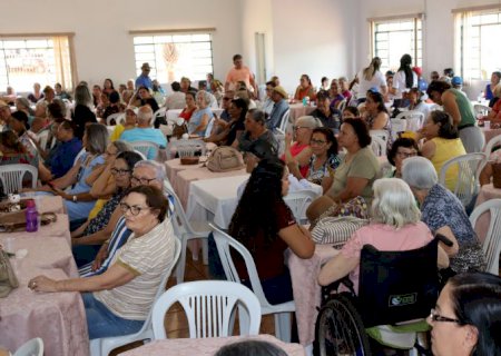 Almoço dançante marcou encerramento das atividades da terceira idade em Aral Moreira