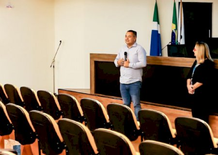 Com a maior nota do Ideb da Região Centro-Oeste, Aral Moreira é exemplo e participa de evento do Sistema Aprende Brasil