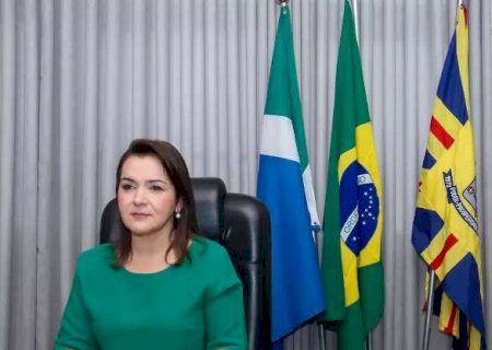 Justiça suspende aumento de salário da prefeita