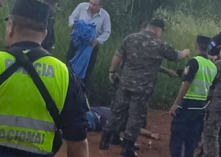 Corpo com ferimentos é encontrado ao lado de moto na região de fronteira