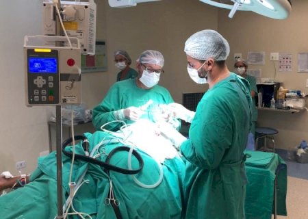 Regional de Três Lagoas faz 1ª cirurgia neurológica em novo setor e define protocolos com equipe da SES