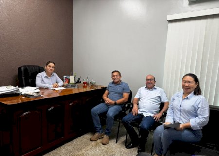 Presidente da Câmara recebe representantes do SIMTED para dialogar sobre valorização dos professores